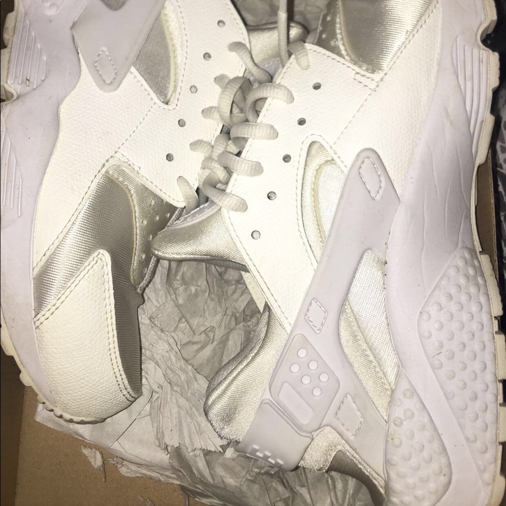 White huaraches